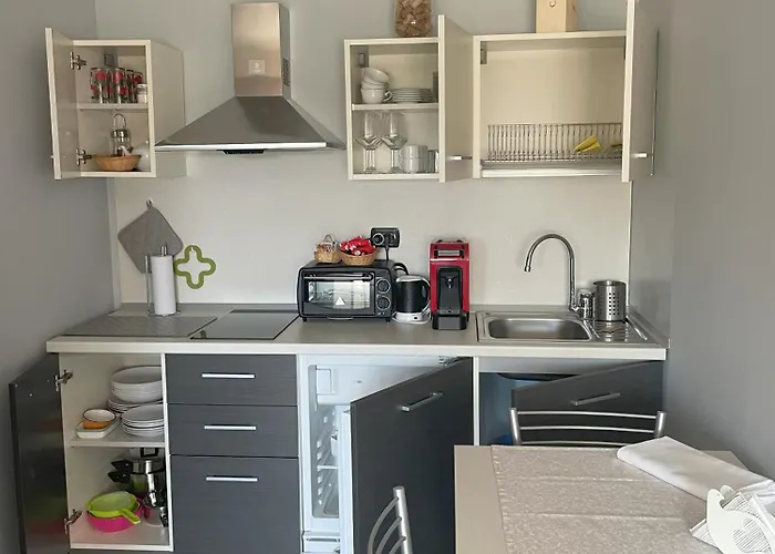 مزرعة للإقامة Finestre Di Langa Trezzo Tinella